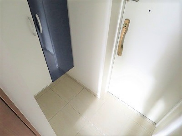玄関　※下駄箱に鏡が付きます