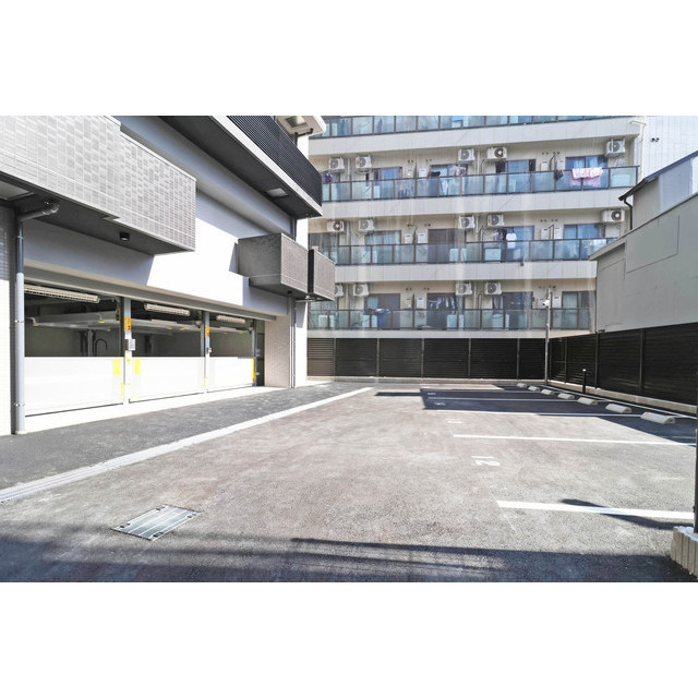 駐車場　駐車場に車を止められます