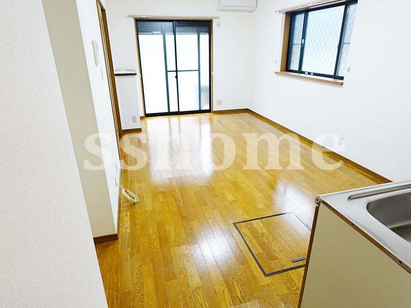 居室・リビング　2面採光で明るいお部屋です♪