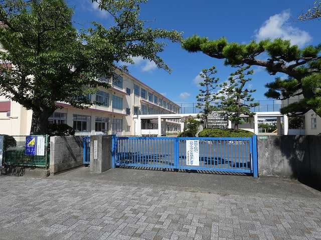 小学校　県居小学校（小学校）まで1052m