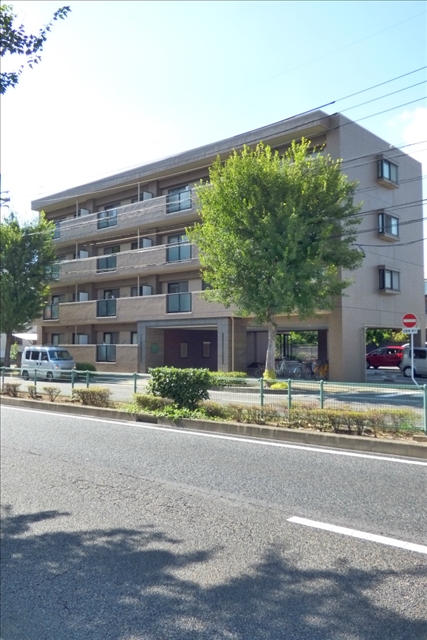 建物外観　タイル貼のオシャレな外観です