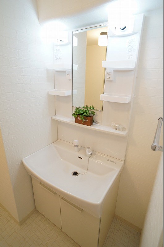 洗面設備　洗面台入れ替え済！