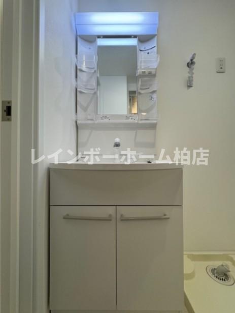 洗面設備　脱衣スペースもあります