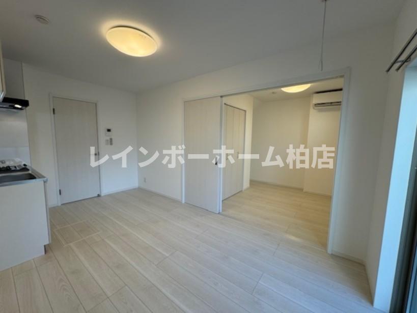 その他部屋・スペース　DKからの洋室です