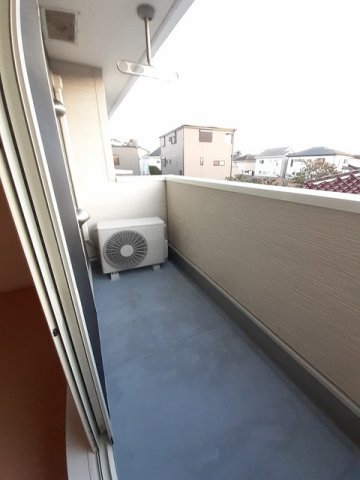 バルコニー　開放的で明るい空間を演出してくれるバルコニーです