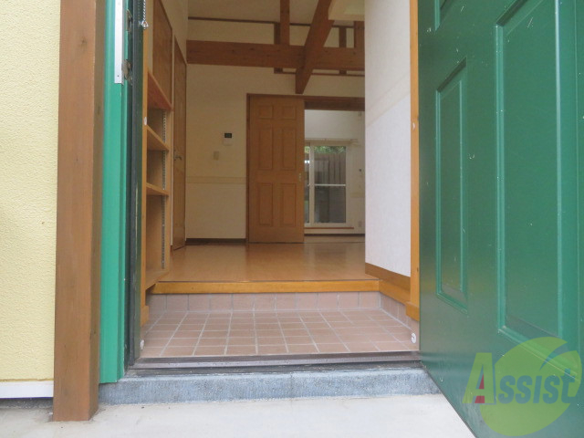 玄関　玄関の外から部屋の中を撮影してみましたー。