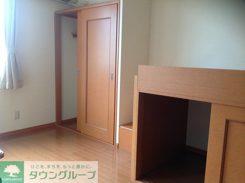 その他部屋・スペース　1階はフローリング、2階はじゅうたんです。