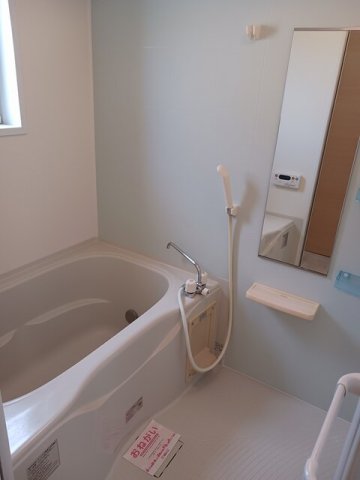 バス・シャワールーム　落ち着いた空間のお風呂です