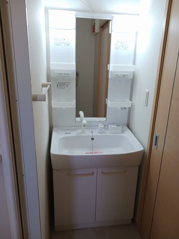 洗面設備　コンパクトで使いやすい洗面所