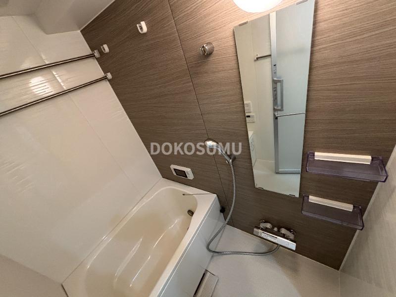 バス・シャワールーム　一日の疲れをやさしく癒やす、清潔感あふれるリラックスバス。