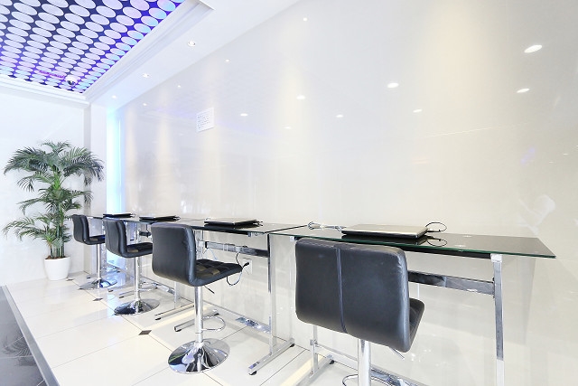 ロビー　ネットラウンジもあり急な調べ物にも便利