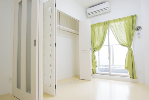 居室・リビング　広々洋室でゆっくりお過ごしください