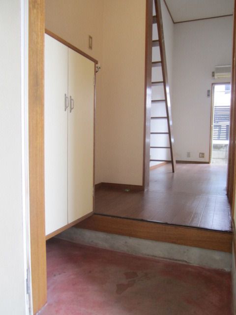 玄関　☆下駄箱付き玄関☆