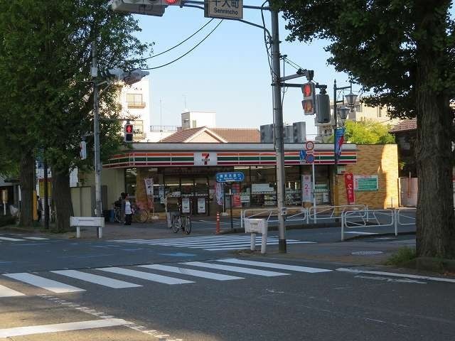 コンビニ　セブンイレブン（コンビニ）まで550m