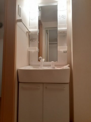 洗面設備　独立洗面台、朝の身支度には欠かせません