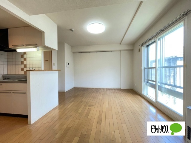 居室・リビング　※他号室のお写真で