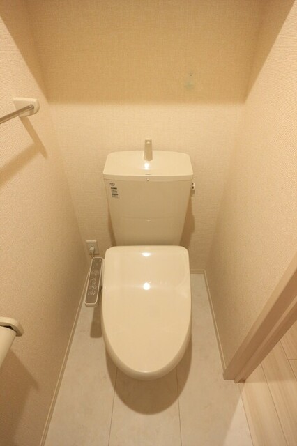 トイレ　温水洗浄暖房便座