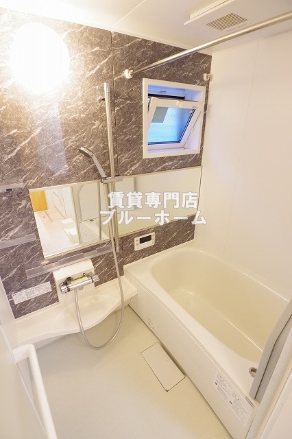 バス・シャワールーム　追炊き・浴室乾燥付きバス！