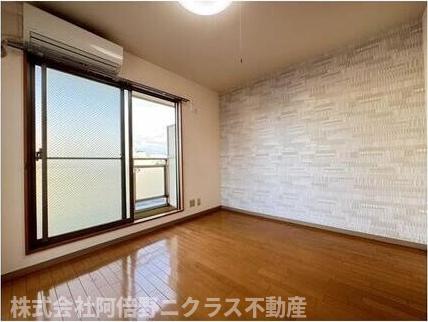 居室・リビング　内装は別部屋の参考写真です。