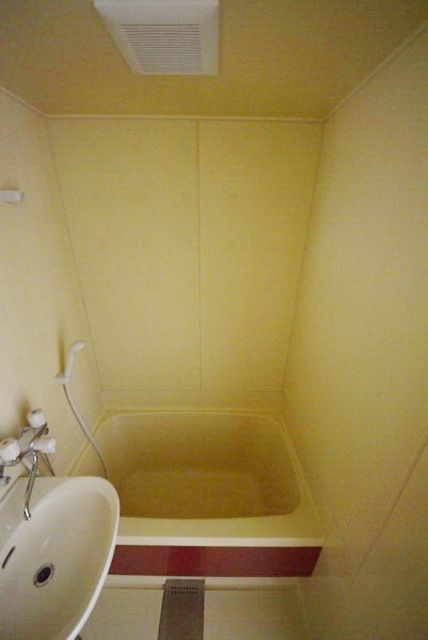 バス・シャワールーム　★バストイレ別の物件です★