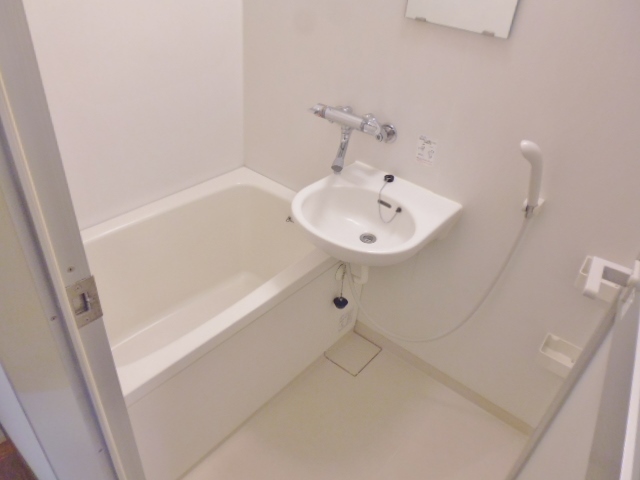 バス・シャワールーム　212号室の写真です。