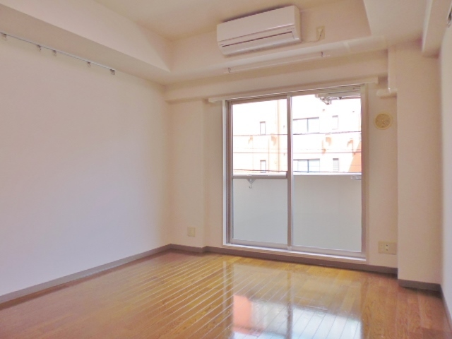 居室・リビング　212号室の写真です。