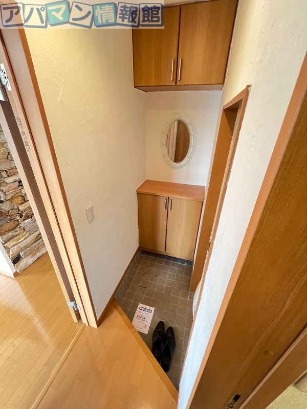 玄関　※別号室のお写真になります