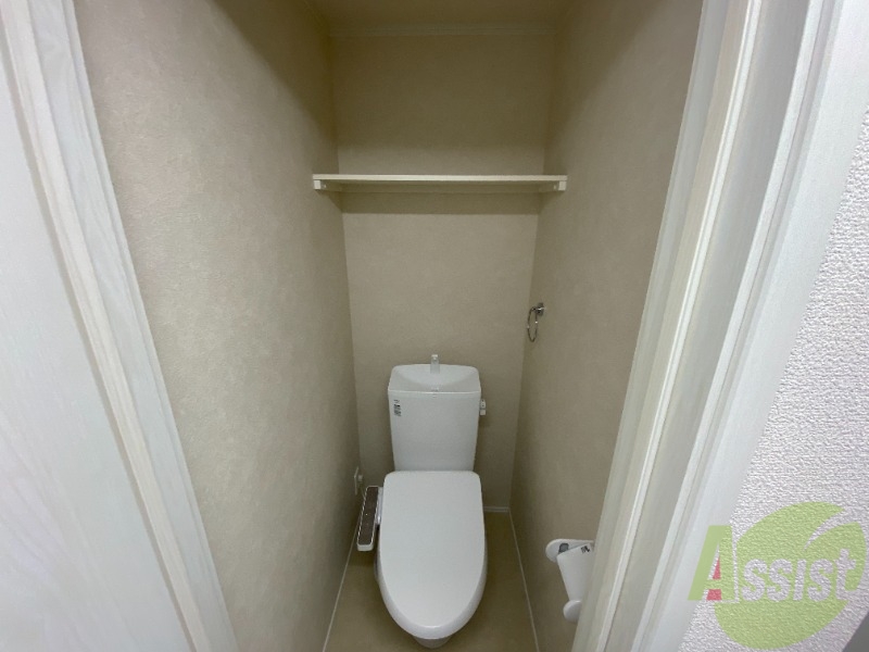トイレ　トイレはシンプルで清潔感のある造りになってます。