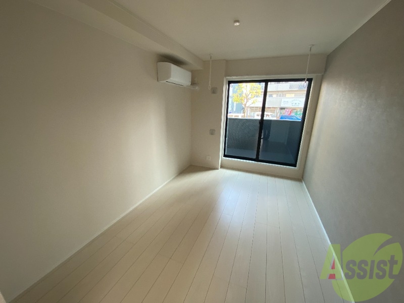 居室・リビング　リビングは白を基調としていて明るい雰囲気です。