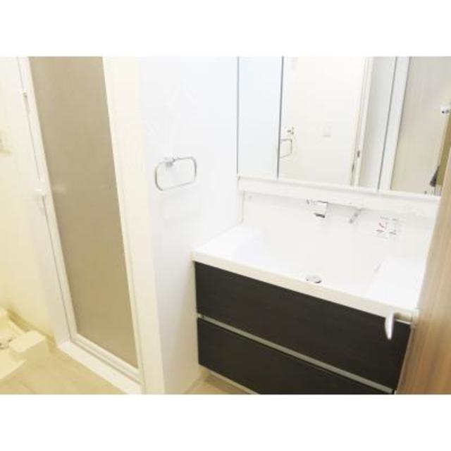 洗面設備　※写真は同タイプ住戸です。