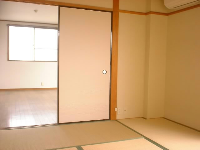 居室・リビング　和室、ちょっとしたくつろぎスペースにいかがでしょうか