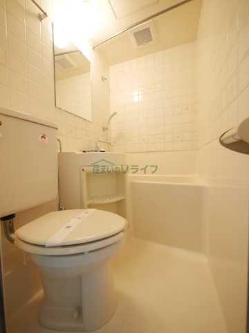 トイレ　※参考写真　反転タイプ（間取り）の写真となります。