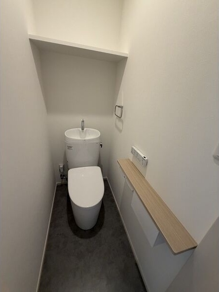 トイレ　嬉しい温水洗浄便座付き♪