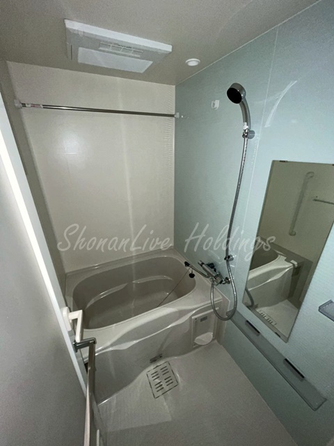 バス・シャワールーム　浴室乾燥機付き♪