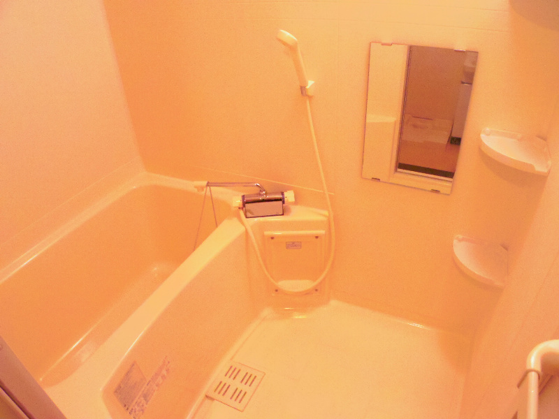 バス・シャワールーム　清潔感のある浴室