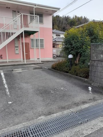 駐車場　駐車場に車を止められます