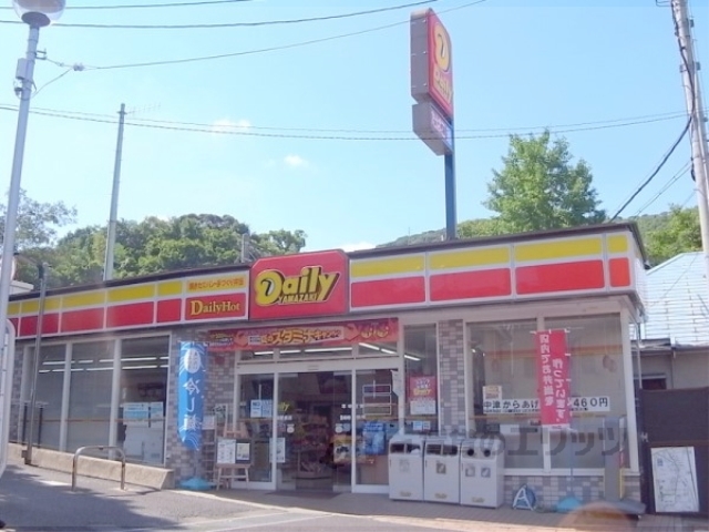 コンビニ　デイリーヤマザキＪＲ山崎駅前店（コンビニ）まで300m
