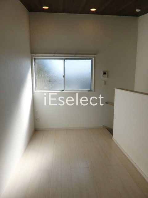 その他部屋・スペース　バルコニー側からの洋間です