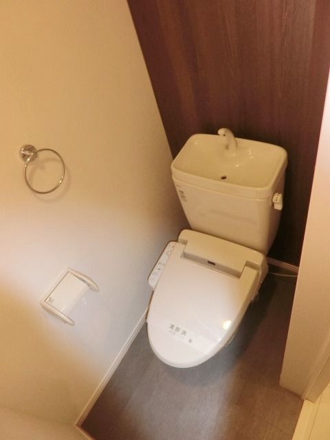 トイレ　温水洗浄便座付き