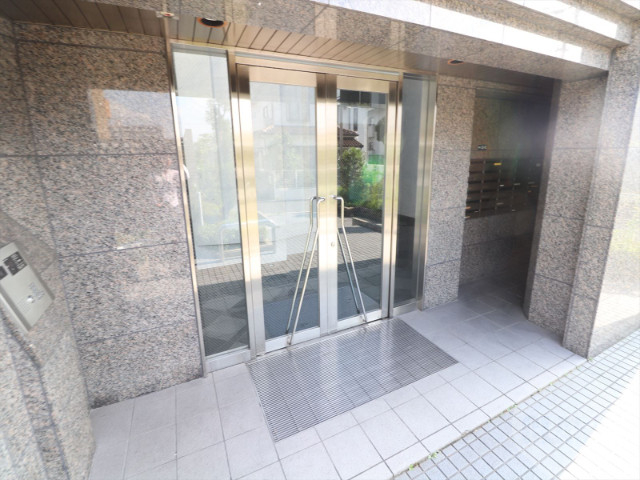 エントランス　オートロック付き