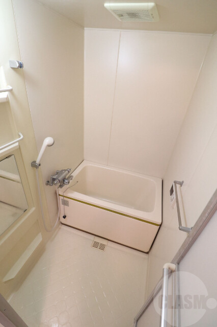 バス・シャワールーム　きれいな浴室