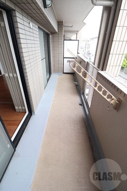 バルコニー　明るいバルコニー