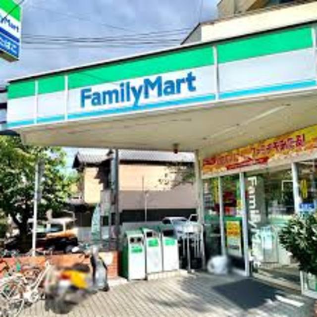 コンビニ　ファミリーマート梶友西向日駅前店（コンビニ）まで613m