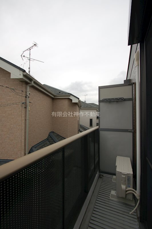 バルコニー　シャッター付