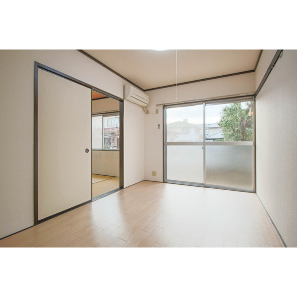 居室・リビング　同じ建物の別のお部屋