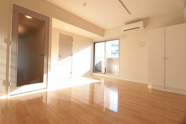 居室・リビング　明るいお部屋です