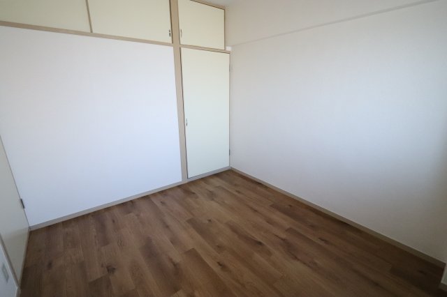 その他　5帖の北洋室になります