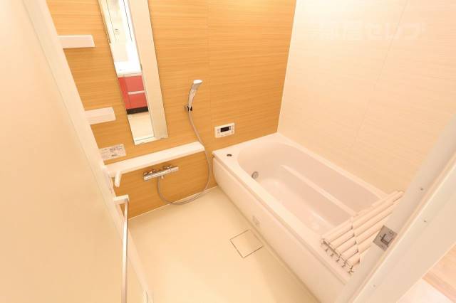 バス・シャワールーム　追い焚き・浴室乾燥機能付きです。