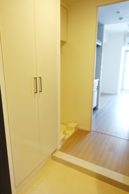 玄関　※写真は同タイプ住戸です。