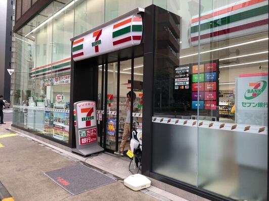 コンビニ　セブンイレブン浜松町1丁目北店（コンビニ）まで66m
